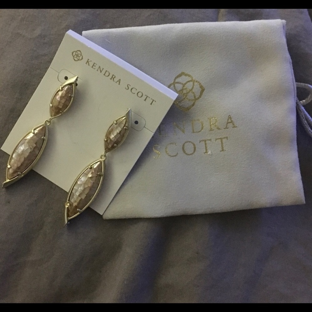 Beautiful Kendra Scott earrings!